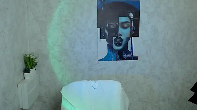 Snapshot of JuliaTopp_ chatting on 11/06/25, 05:41 JuliaTopp online show from 11/06/25, 05:41