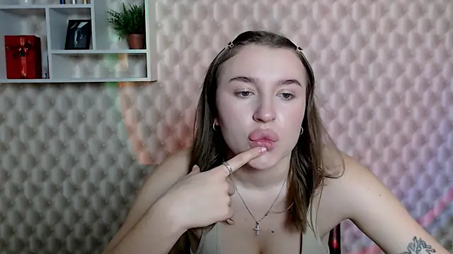 Snapshot of JuliaTopp_ chatting on 11/21/25, 07:18 JuliaTopp online show from 11/21/25, 07:18