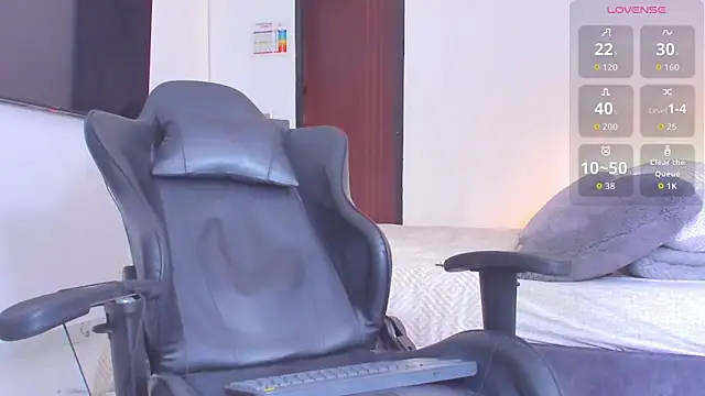 Snapshot of RJBarto chatting on 10/31/25, 04:52 RJBarto online show from 10/31/25, 04:52