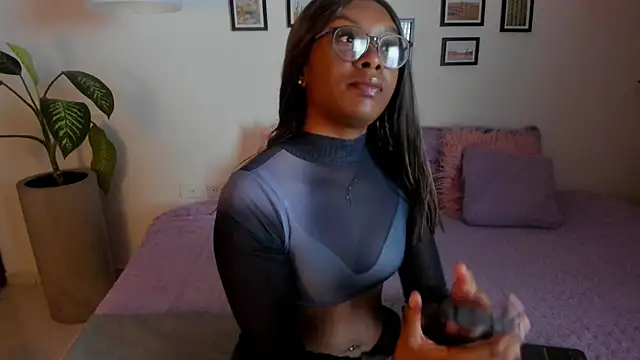 Snapshot of Coco_joness chatting on 10/10/25, 01:43 Coco joness online show from 10/10/25, 01:43
