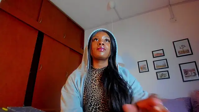 Snapshot of Coco_joness chatting on 11/12/25, 07:46 Coco joness online show from 11/12/25, 07:46