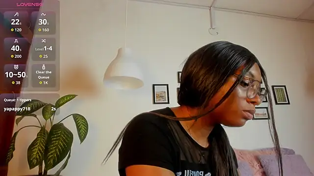 Snapshot of Coco_joness chatting on 11/15/25, 07:43 Coco joness online show from 11/15/25, 07:43