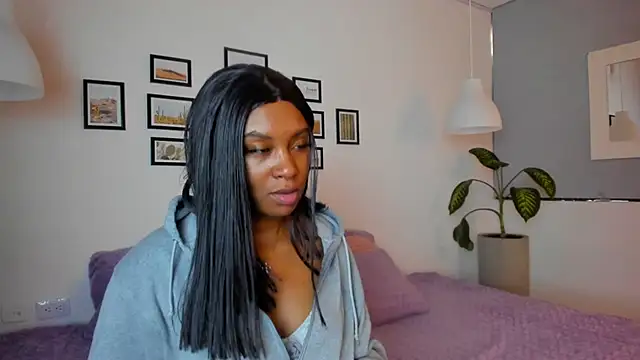 Snapshot of Coco_joness chatting on 12/04/25, 07:44 Coco joness online show from 12/04/25, 07:44