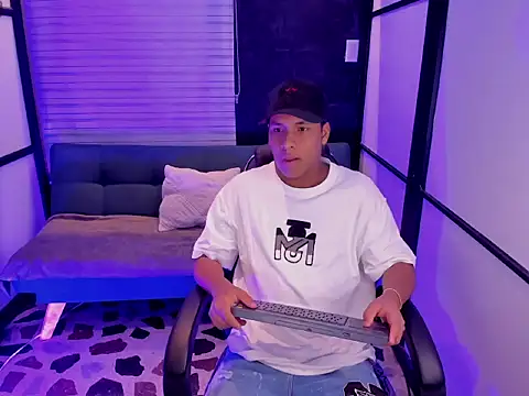 IsaacBlack  online show from 10/07/25, 03:58