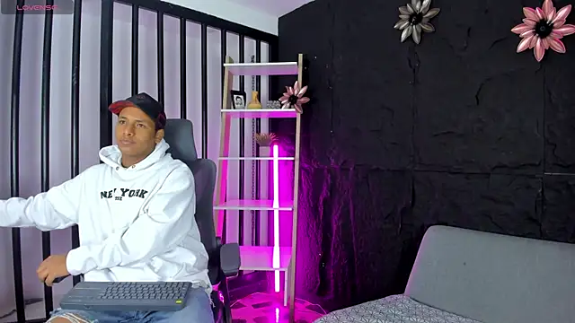 IsaacBlack  online show from 10/08/25, 04:10