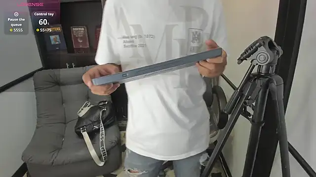 IsaacBlack  online show from 10/12/25, 04:11