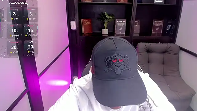 IsaacBlack  online show from 10/28/25, 09:13