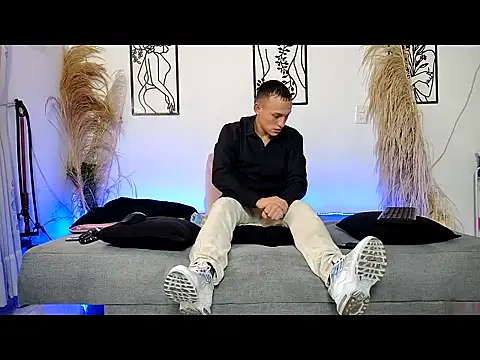 Snapshot of Masterblue_hot chatting on 12/13/25, 08:36 Masterblue hot online show from 12/13/25, 08:36