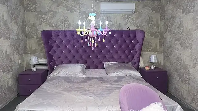 Anna Kenann online show from 09/18/25, 07:10