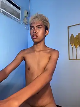 Snapshot of urcumjp chatting on 04/15/26, 04:03 urcumjp online show from 04/15/26, 04:03