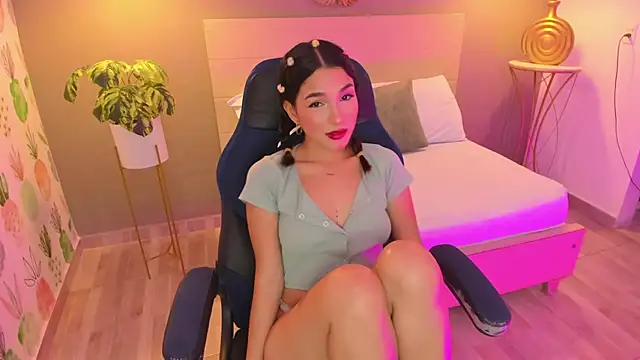 Snapshot of luma_sky_ chatting on 10/05/25, 02:54 luma sky online show from 10/05/25, 02:54