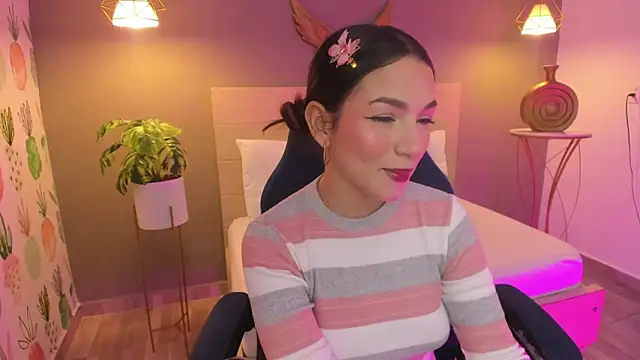 Snapshot of luma_sky_ chatting on 10/07/25, 03:14 luma sky online show from 10/07/25, 03:14