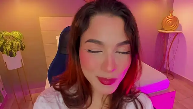 Snapshot of luma_sky_ chatting on 10/15/25, 02:44 luma sky online show from 10/15/25, 02:44