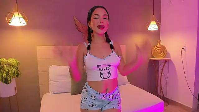 Snapshot of luma_sky_ chatting on 10/16/25, 02:45 luma sky online show from 10/16/25, 02:45