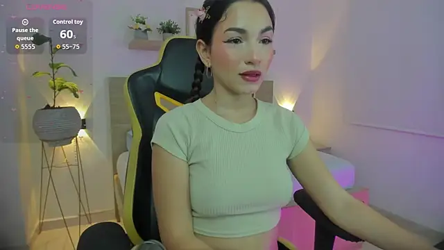 Snapshot of luma_sky_ chatting on 11/13/25, 02:54 luma sky online show from 11/13/25, 02:54