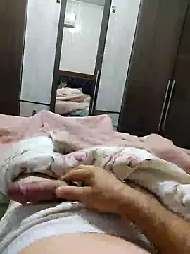 Gustavo198045 online show from 11/17/25, 03:56