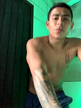 Snapshot of Novindot23cm chatting on 11/26/25, 05:03 Novindot23cm online show from 11/26/25, 05:03