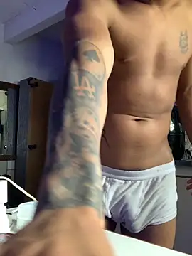 Snapshot of Novindot23cm chatting on 11/28/25, 03:47 Novindot23cm online show from 11/28/25, 03:47