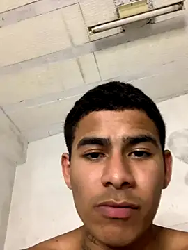 Snapshot of Novindot23cm chatting on 12/15/25, 09:52 Novindot23cm online show from 12/15/25, 09:52