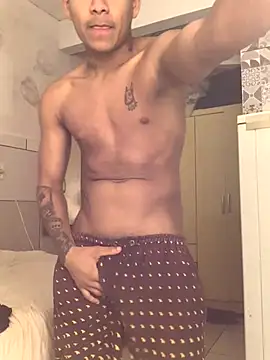 Snapshot of Novindot23cm chatting on 12/18/25, 03:45 Novindot23cm online show from 12/18/25, 03:45