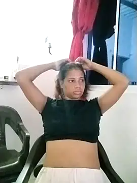 Snapshot of AriaHot_ chatting on 10/24/25, 04:09 AriaHot online show from 10/24/25, 04:09