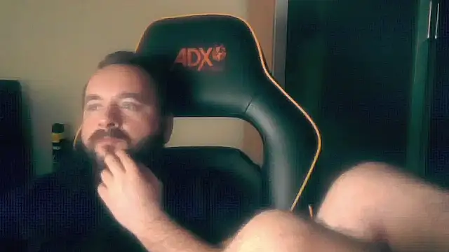 Snapshot of LondonMan1988 chatting on 10/08/25, 04:59 LondonMan1988 online show from 10/08/25, 04:59