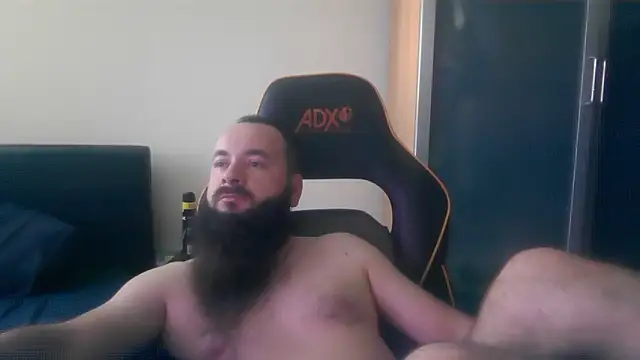 Snapshot of LondonMan1988 chatting on 10/26/25, 08:09 LondonMan1988 online show from 10/26/25, 08:09