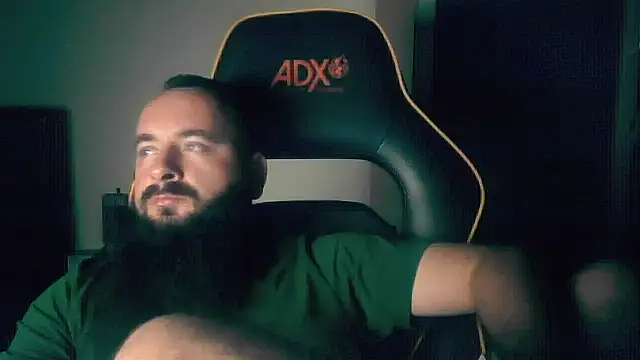 Snapshot of LondonMan1988 chatting on 10/30/25, 06:52 LondonMan1988 online show from 10/30/25, 06:52