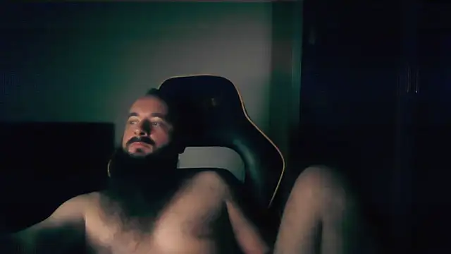 Snapshot of LondonMan1988 chatting on 11/02/25, 04:53 LondonMan1988 online show from 11/02/25, 04:53