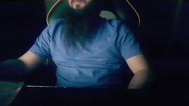 Snapshot of LondonMan1988 chatting on 11/25/25, 05:35 LondonMan1988 online show from 11/25/25, 05:35