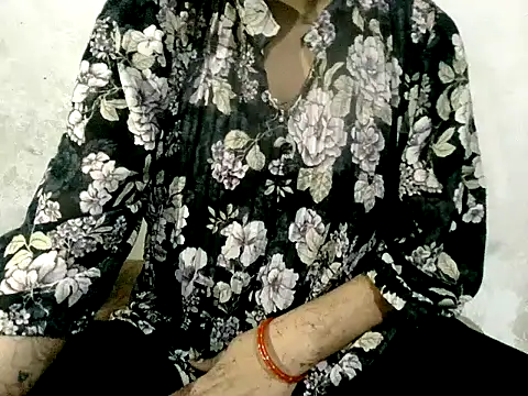 RIYA SOOD online show from 10/14/25, 04:08