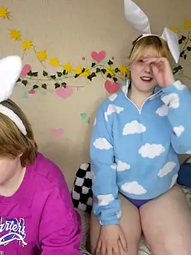 Snapshot of xrixsyx_and_ricky chatting on 04/03/26, 05:44 xrixsyx and ricky online show from 04/03/26, 05:44