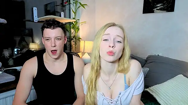 Snapshot of Emily0303 chatting on 10/18/25, 03:09 Emily0303 online show from 10/18/25, 03:09