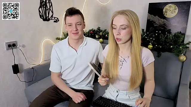 Snapshot of Emily0303 chatting on 12/21/25, 04:41 Emily0303 online show from 12/21/25, 04:41