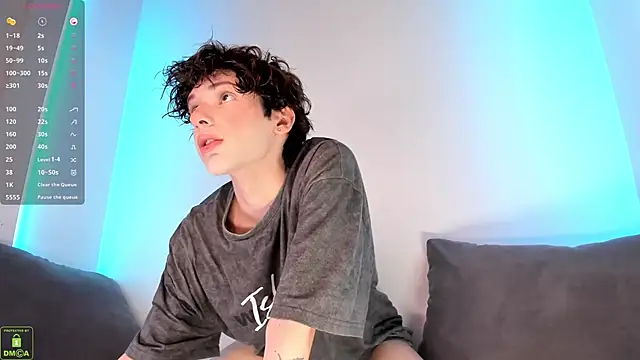 Snapshot of ColeStorm chatting on 10/13/25, 08:31 ColeStorm online show from 10/13/25, 08:31