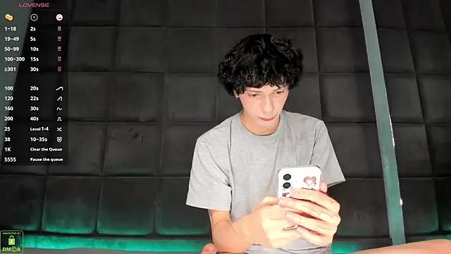 Snapshot of ColeStorm chatting on 11/08/25, 09:02 ColeStorm online show from 11/08/25, 09:02