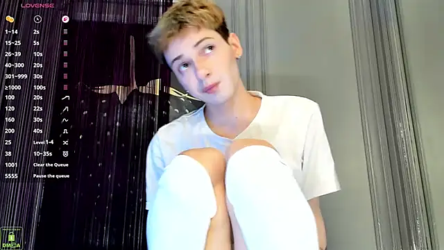 Snapshot of ColeStorm chatting on 12/02/25, 04:40 ColeStorm online show from 12/02/25, 04:40