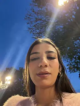 Snapshot of -juicy_ chatting on 03/19/26, 11:20 -juicy online show from 03/19/26, 11:20