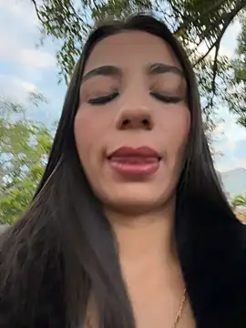 Snapshot of -juicy_ chatting on 03/21/26, 10:57 -juicy online show from 03/21/26, 10:57