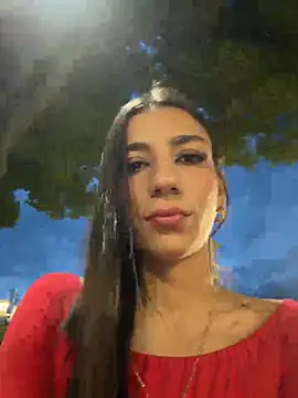 Snapshot of -juicy_ chatting on 05/21/26, 11:23 -juicy online show from 05/21/26, 11:23