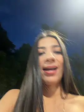 Snapshot of -juicy_ chatting on 05/24/26, 11:32 -juicy online show from 05/24/26, 11:32