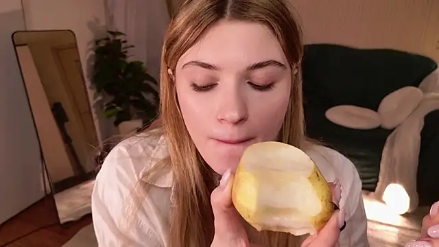 Snapshot of Angell_Wild chatting on 03/11/26, 04:35 Angell Wild online show from 03/11/26, 04:35