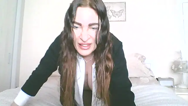 EllaKent online show from 04/15/26, 08:43