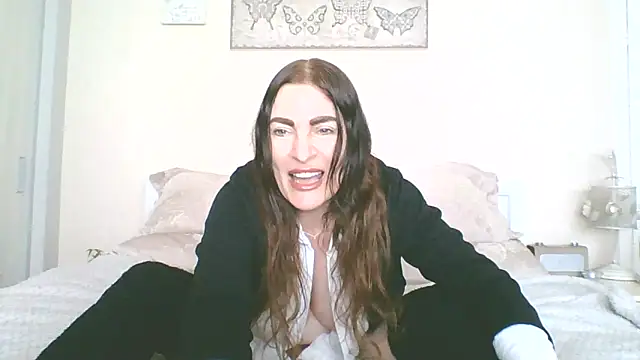 Snapshot of EllaKent chatting on 04/22/26, 02:40 EllaKent online show from 04/22/26, 02:40
