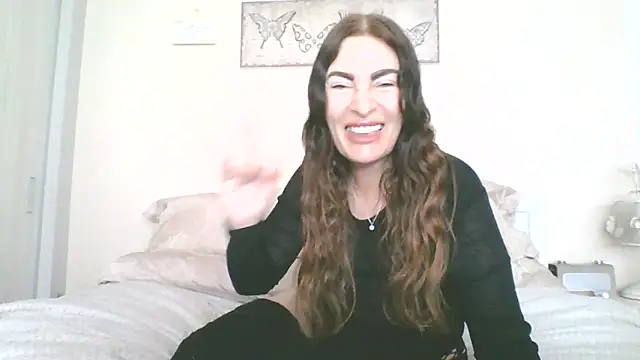 Snapshot of EllaKent chatting on 05/16/26, 01:43 EllaKent online show from 05/16/26, 01:43