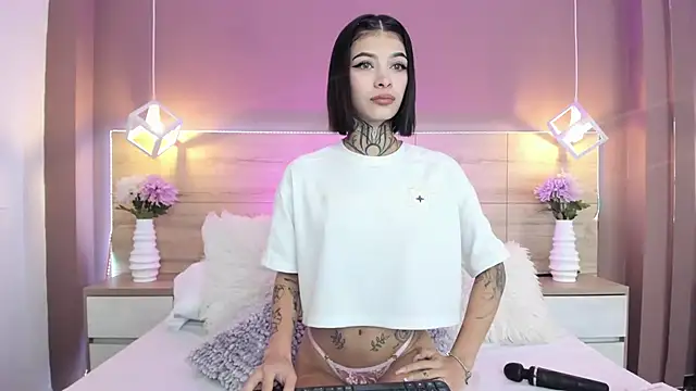 Snapshot of aa_lunit chatting on 10/20/25, 01:11 aa lunit online show from 10/20/25, 01:11