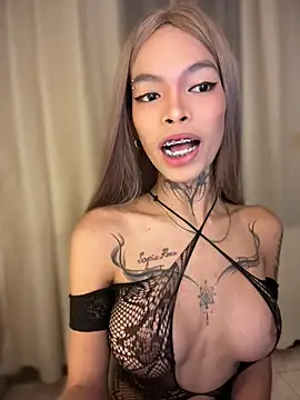 Snapshot of Sugarcandyyy chatting on 04/20/26, 04:32 Sugarcandyyy online show from 04/20/26, 04:32