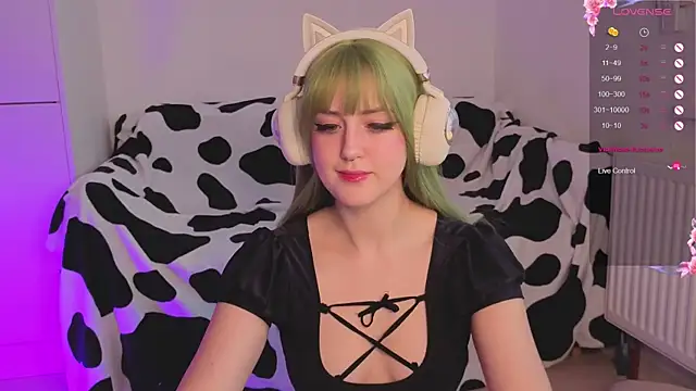 Snapshot of bananasgirl chatting on 09/14/25, 06:23 bananasgirl online show from 09/14/25, 06:23