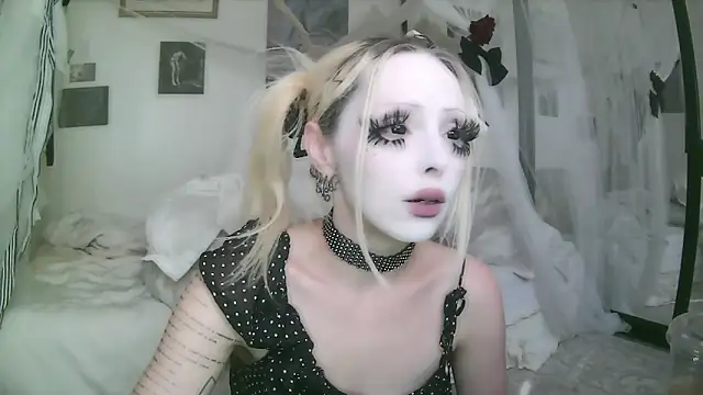 Snapshot of bl0odsyring3 chatting on 04/19/26, 07:27 bl0odsyring3 online show from 04/19/26, 07:27