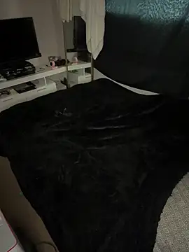 Snapshot of 1n0nlythroat chatting on 10/27/25, 03:38 1n0nlythroat online show from 10/27/25, 03:38